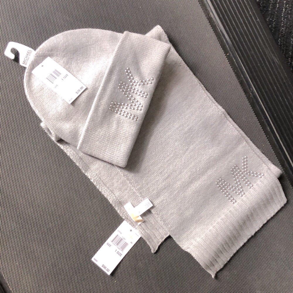 MICHEL KORS (1size) Studded hat unfolds in layers - Picture 3 of 10
